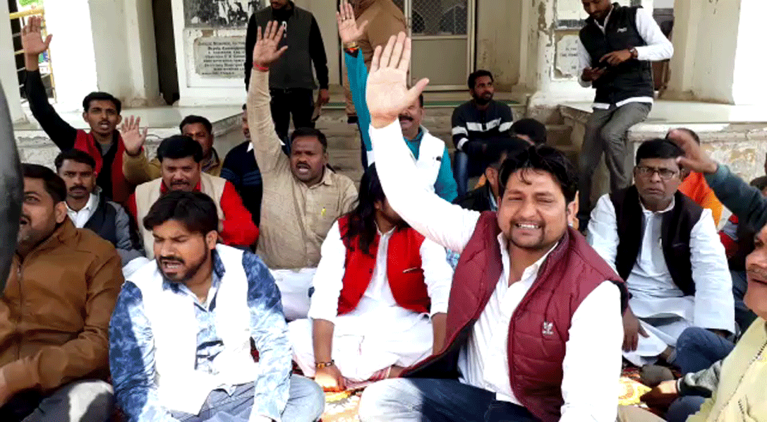 Members in Ayodhya municipal corporation commute