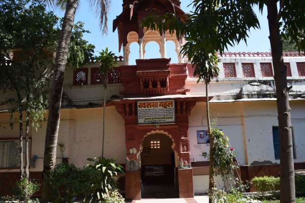 नवलखा महल में 137 वर्ष पूर्व करीब सवा 6 माह किया था प्रवास महर्षि दयानंद सरस्वती इसी दौरान सत्यार्थ प्रकाश महोत्सव की थी रचना देखे तस्वीरें