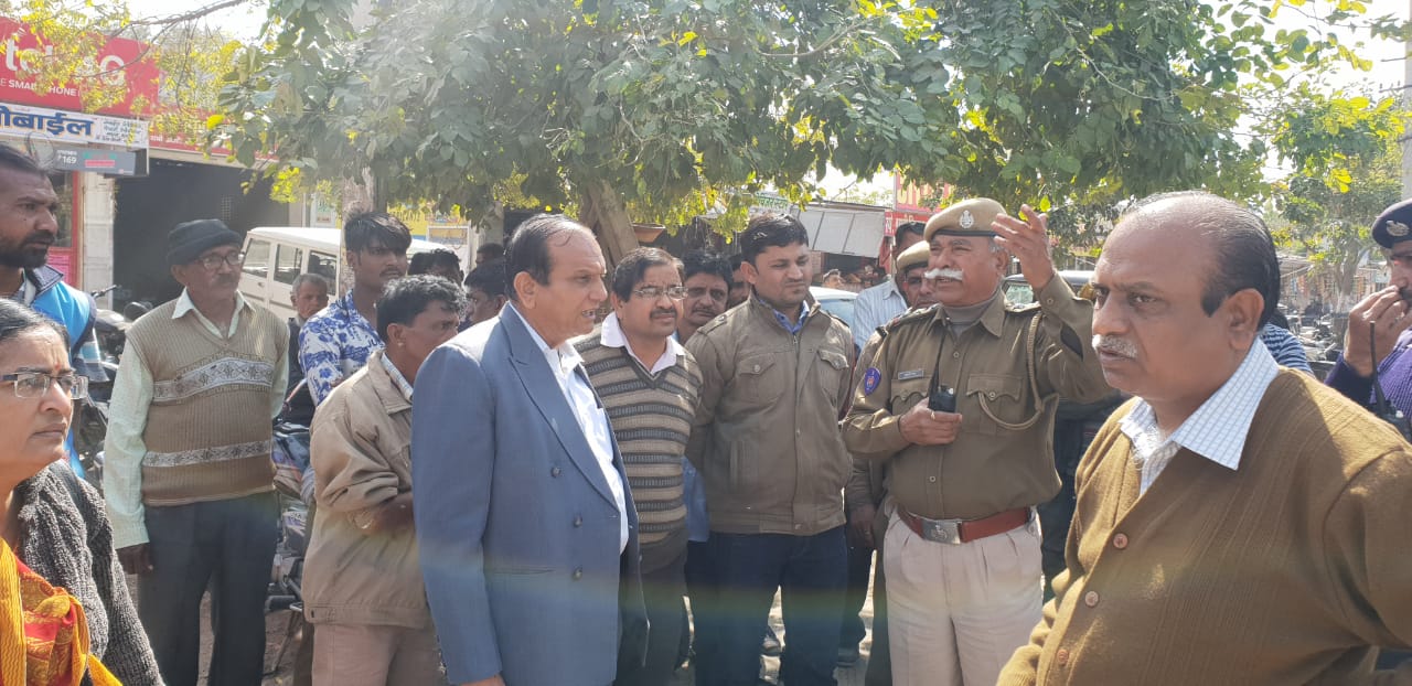 Mayor arrives to check underground sewerage line repair work