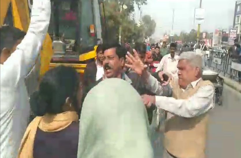 Dispute Between Encroachment Removal Team And Public In Alwar