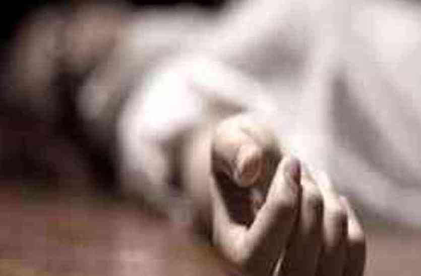 The young man shook head from the death wife in bhilwara