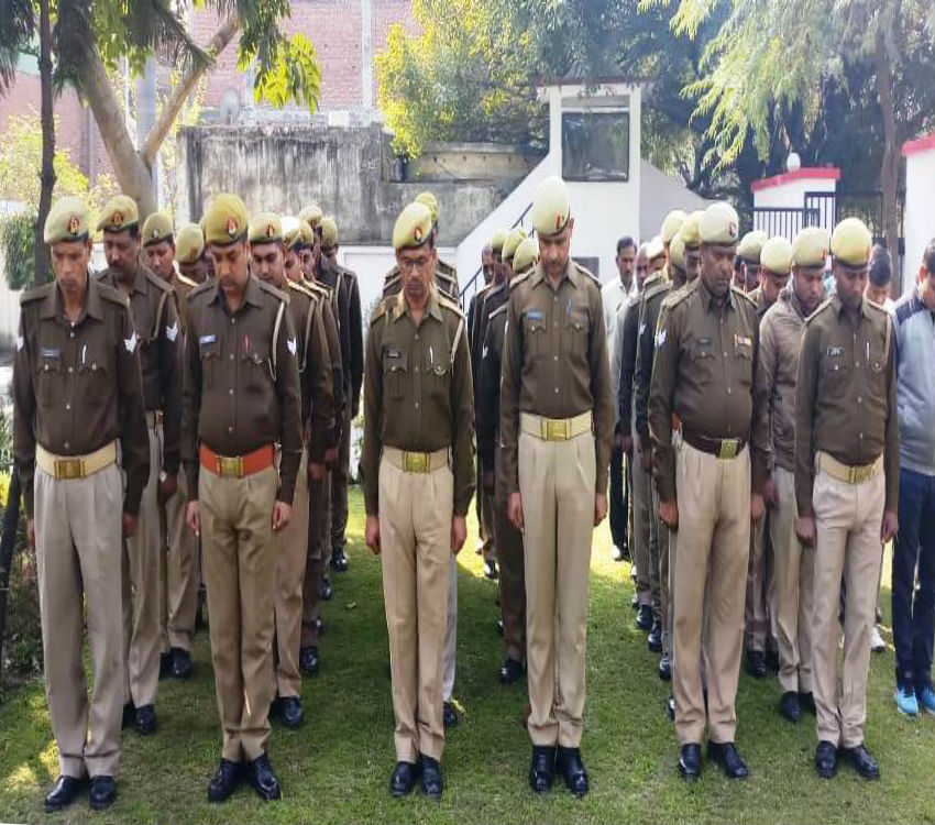 UP Police give tribute to martyrs in terror attack in Pulwama