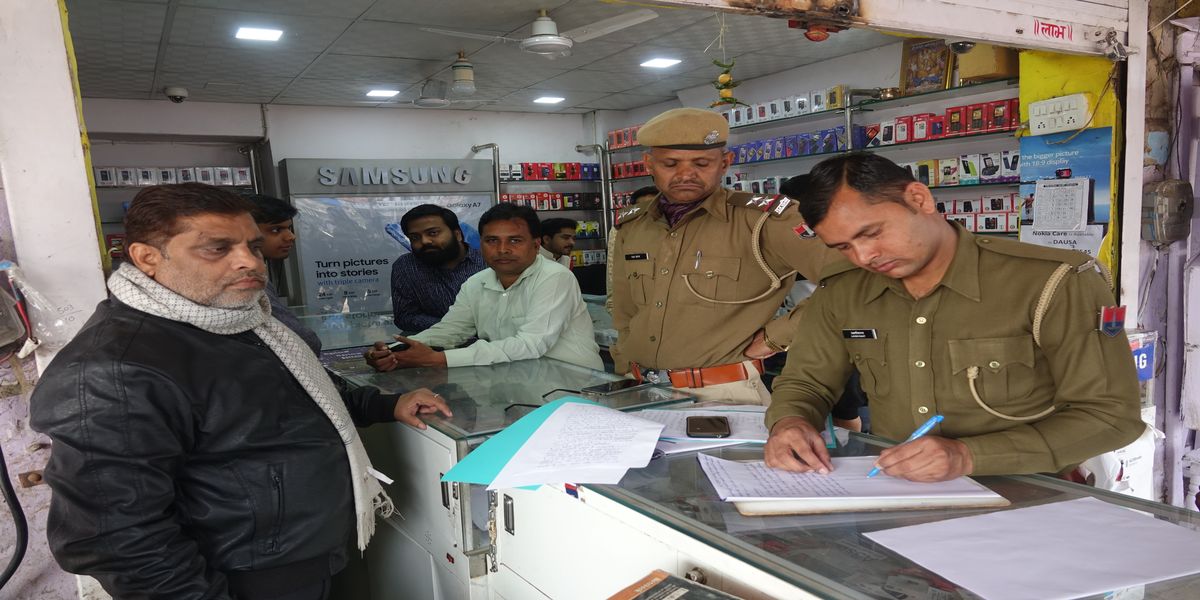 Thieves left in the tool shop, did not show the police to investigate
