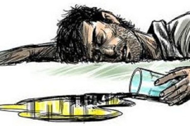 Diwan and Munshi sold poisonous spirits from police station