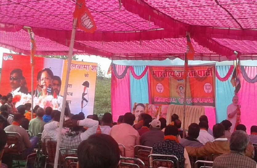 सरकार ने जांच घोषणा की तो आनन-फानन में भाजपा कार्यालय का शिलान्यास