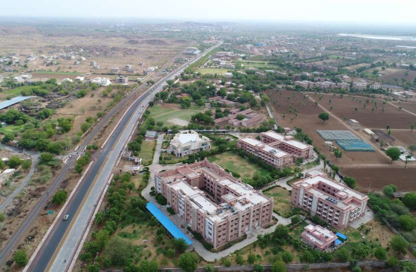 आयुर्वेद इलाज : जैसे पेड़ खजूर, पंछी को छाया नहीं, फल लागे अति दूर