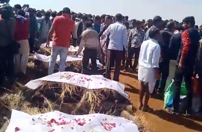 funeral of 6 people died in Pratapgarh accident