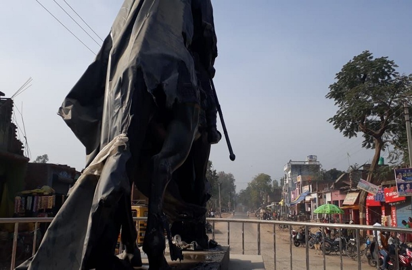 Fire in Maharana Pratap statue 