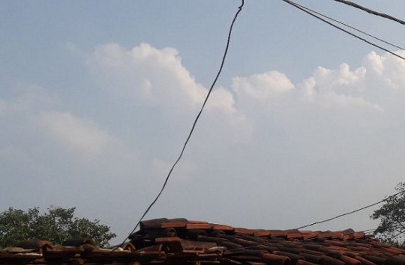 320 रुपए में घर पहुंच रही 'जुगाड़ की रोशनी'