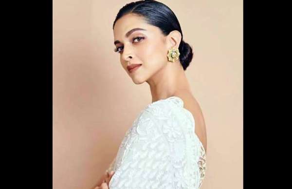 deepika padukone in white saree photos