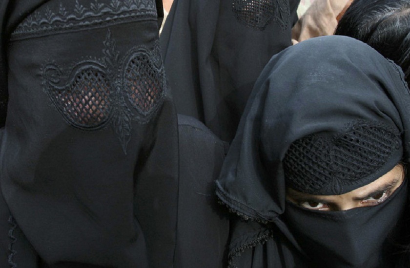 for a kiss lover walked with burqa in marina beach got arrested