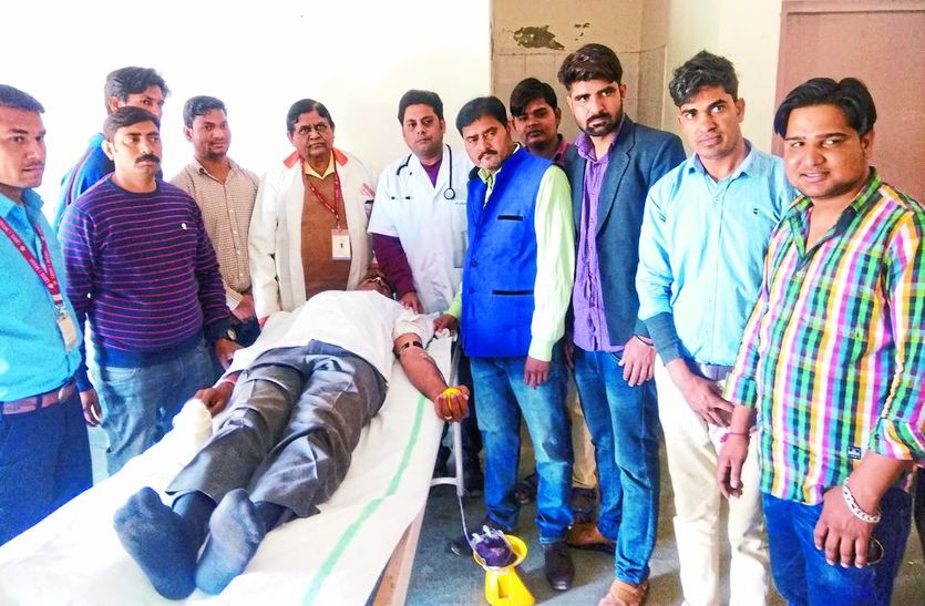 रक्तदान शिविर लगाया गया।