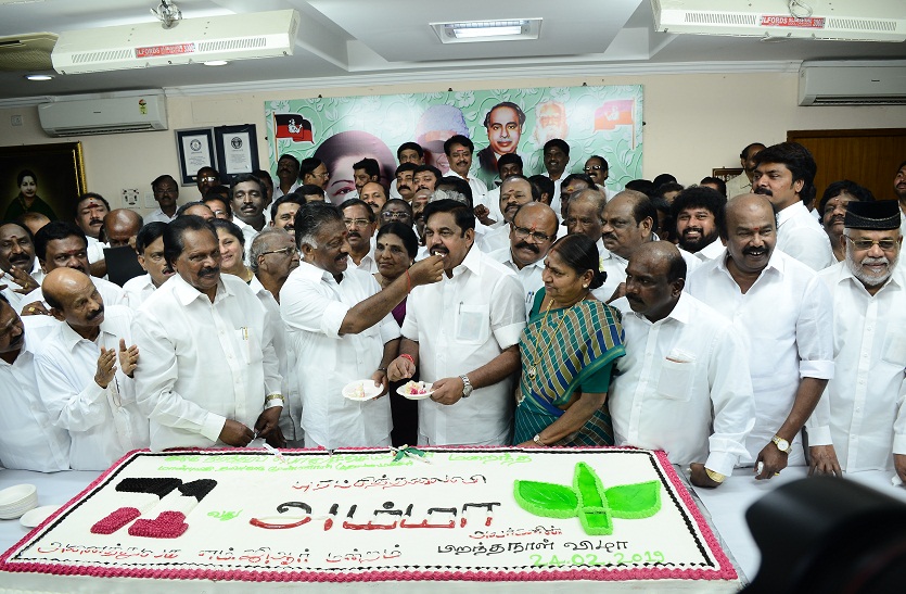 birthday,minister,Jayalalitha,chief,deputy,cake,cut,