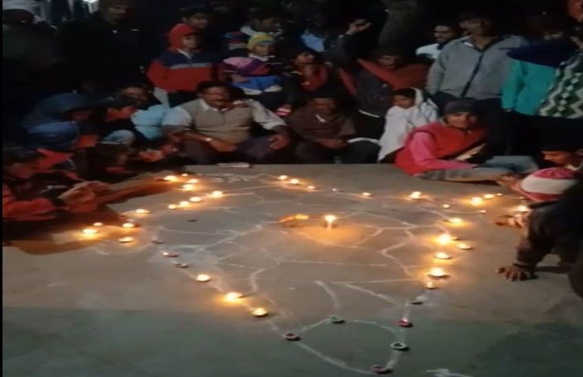 कमल दीपों से बनाया हिन्दुस्तान का नक्शा