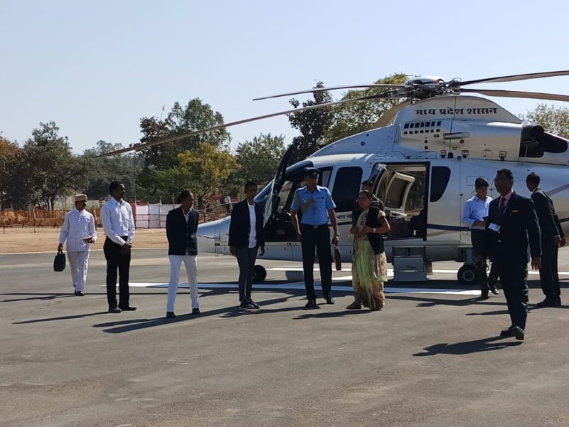 Breaking राज्यपाल आनंदीबेन पहुंची जागेश्वरधाम बांदकपुर, शिव दर्शन के साथ भ्रमण शुरू