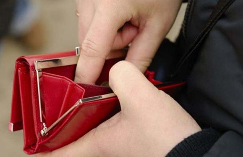 Vastu Tips: Know why torn notes should not be kept in your purse – India TV