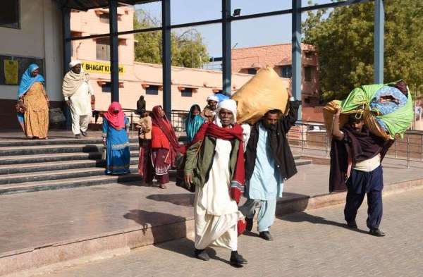 Situation in Pakistan, people imprisoned in homes