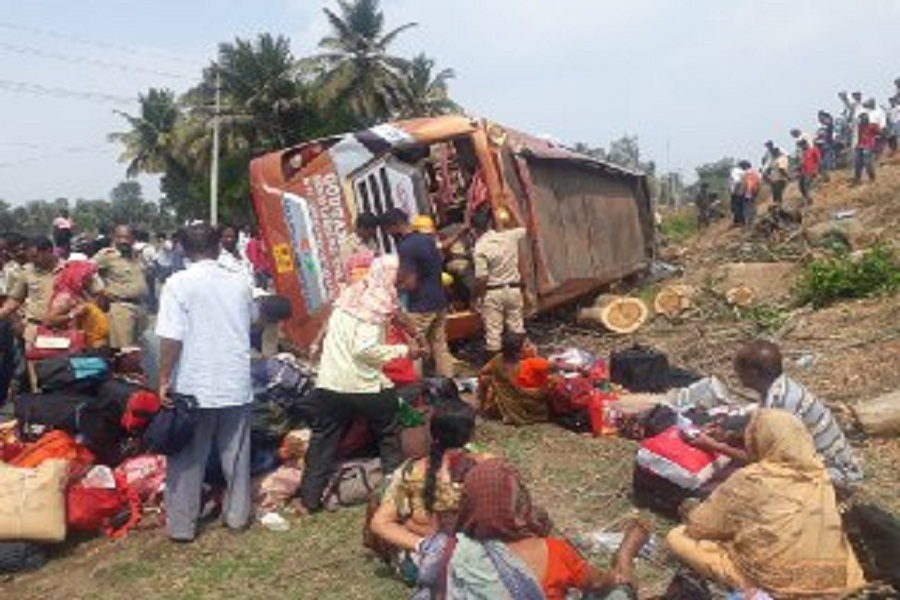 Kolkata bus collapses in Mandya, 40 injured, 5 seriously