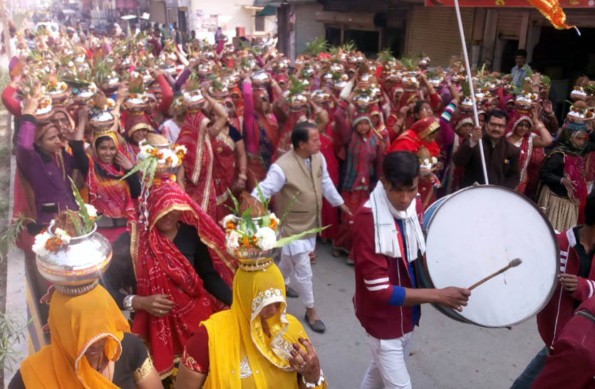 a-crowd-of-pilgrims-visiting-kalash-yatra