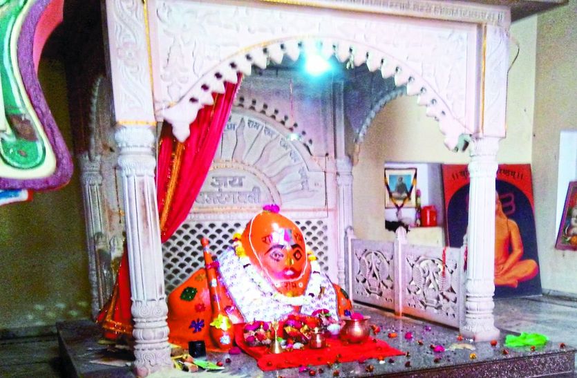 बालाजी की प्रतिमा, जहां से छत्र चुराया गया।