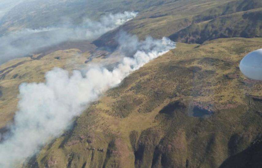 माउंट केन्या नेशनल पार्क में लगी भयंकर आग, देखें तस्वीरें