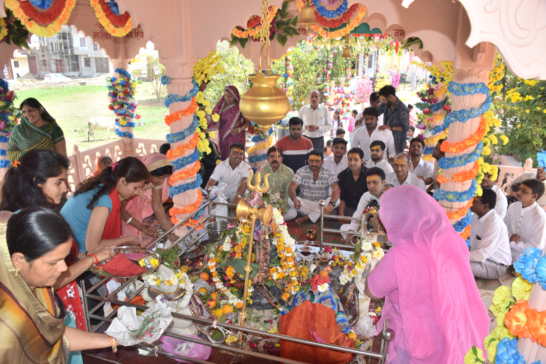 Ganguja Har Har Mahadev in the pagoda