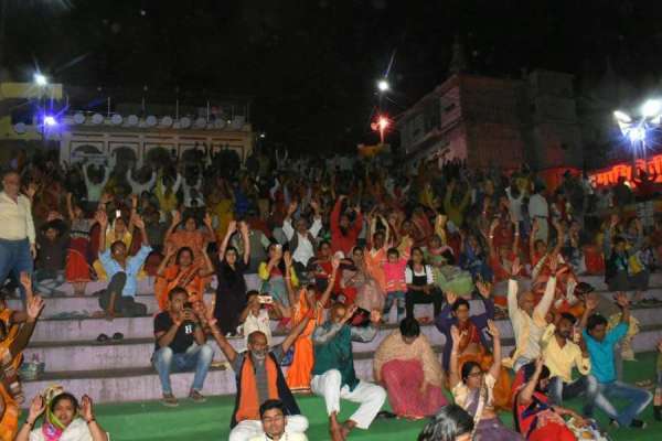 सेठानीघाट स्थित विंध्याचल शेड में सोमवार को महाशिवरात्रि पर आचार्य पं. सोमेश परसाई के आचार्यत्व में भगवान भोलेनाथ का अभिषेक पूजन किया गया। इस मौके पर दूध और भस्म से अभिषेक किया।