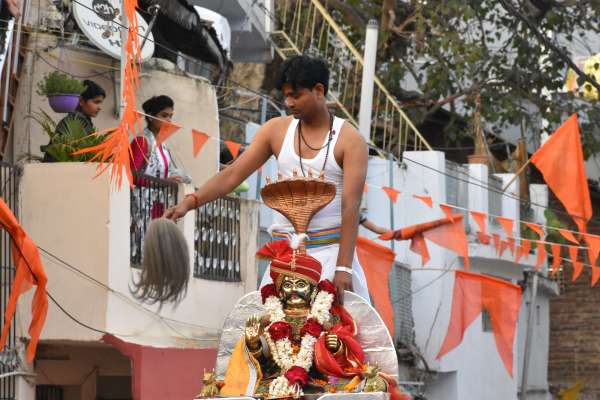 पालकी में निकले भोलेबाबा, उतारी आरती, शाही सवारी में गूंजे देशभक्ति गीत