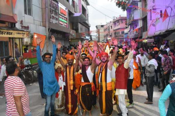 पालकी में निकले भोलेबाबा, उतारी आरती, शाही सवारी में गूंजे देशभक्ति गीत