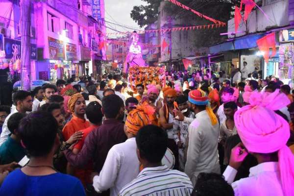 पालकी में निकले भोलेबाबा, उतारी आरती, शाही सवारी में गूंजे देशभक्ति गीत