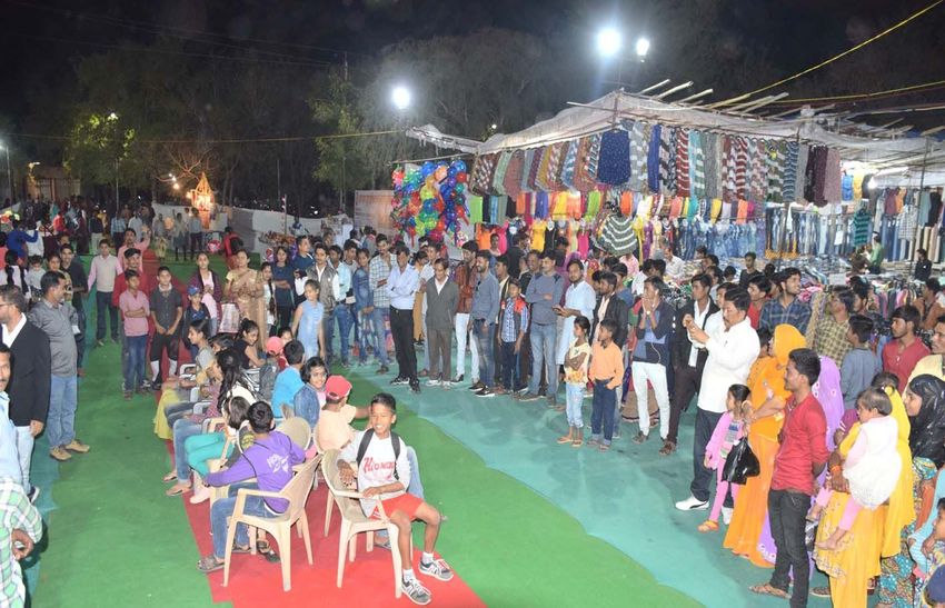 talents-show-talent-in-the-mega-trade-fair