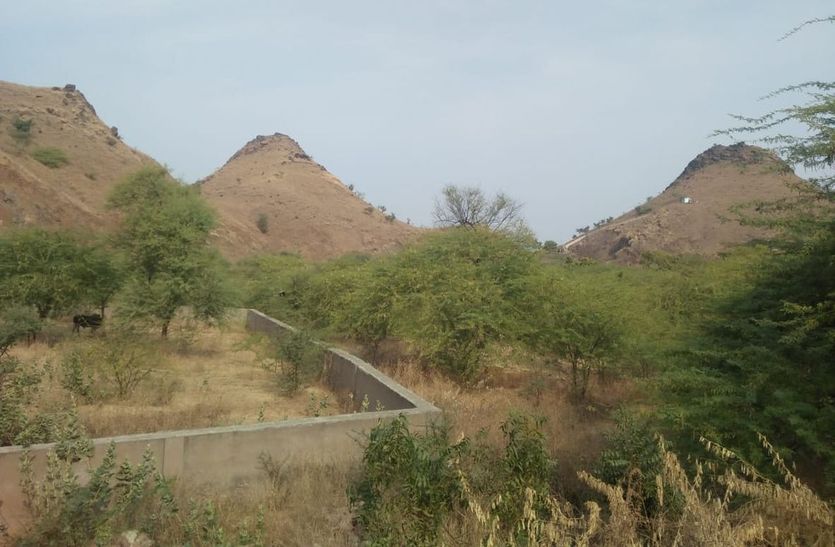 In this district of Rajasthan, there is a repository of iron, not foun