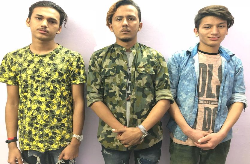 Three arrested on hookah-bar