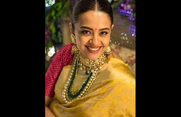 surveen chawla baby shower latest photos