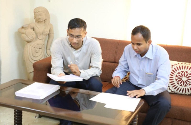 Pankaj Jain, collector katni arrives auto at circuit house