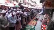 ख्वाज़ा गरीब नवाज़ के 807 उर्स मे दरगाह बाज़ार में पहले जुम्मे की नमाज़ अदा करतें हूए मुस्लिम समाज के लोग