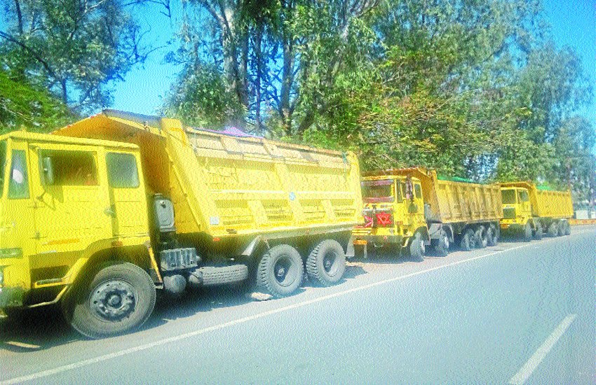 Overloaded dumpers seized by police
