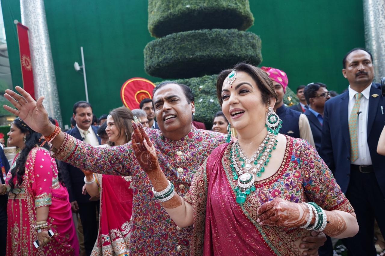 Celebrities of foreign dignitaries arrive at Ambani's son's wedding