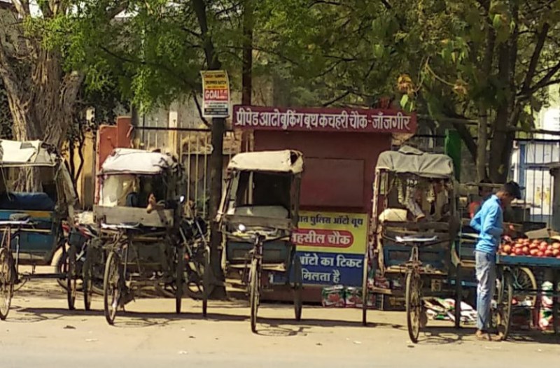 तामझाम के साथ पिछले साल ८ मार्च को हुई थी शुरूआत, यात्री फिर अधिक कराया देने मजबूर