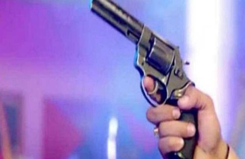 दिल्ली: दो गुटों में झगड़े के बाद फायरिंग, गोली लगने से 6 वर्ष के बच्चे की मौत