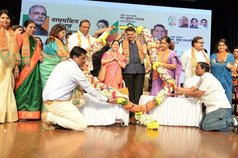 हमारे सैनिक आतंकियों का खात्मा कर सुरक्षित लौटें या लाशें गिनें : सुषमा