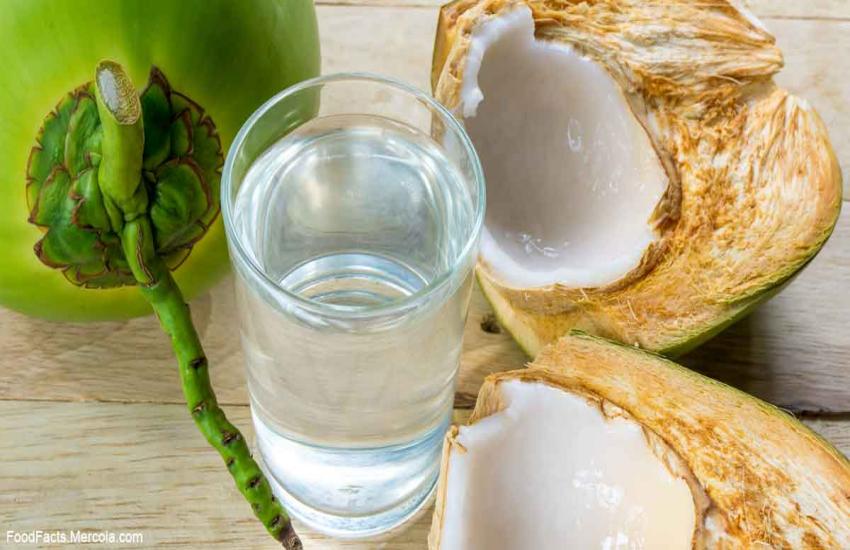 नारियल पानी पीने से कम होगा बढ़ती उम्र का असर, शरीर को मिलेंगे और भी कई फायदे