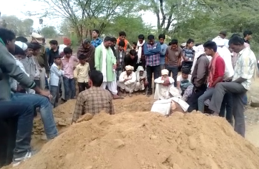 पांच घंटे तक नहीं हो सकी शव की अंत्येष्टि