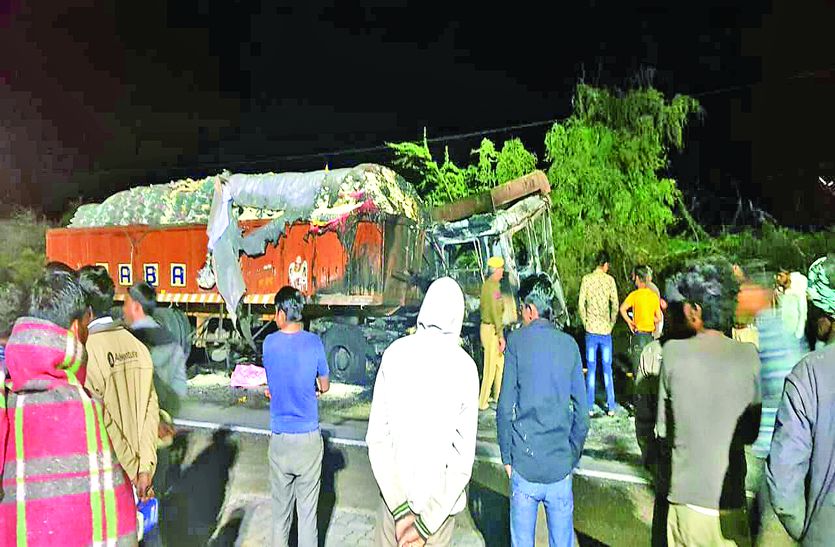 Fire in trailer after accident, driver and helper burn alive
