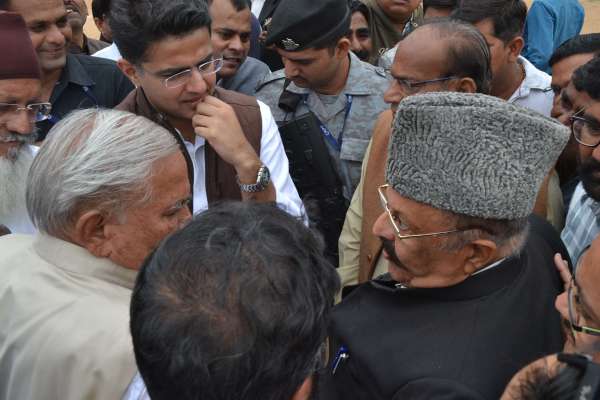 ऐसे हुई शुरूआत