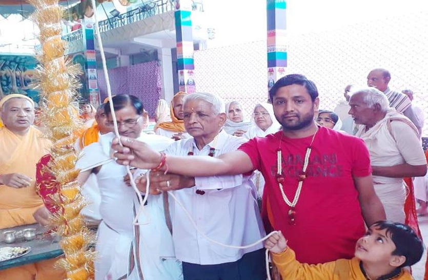 Flag hoisting