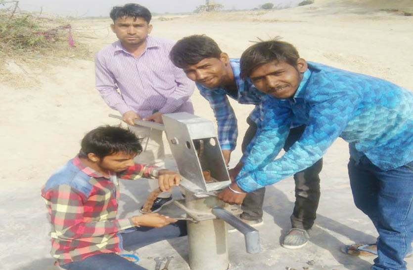 there-are-many-handpumps-lying-in-the-absence-of-missiles