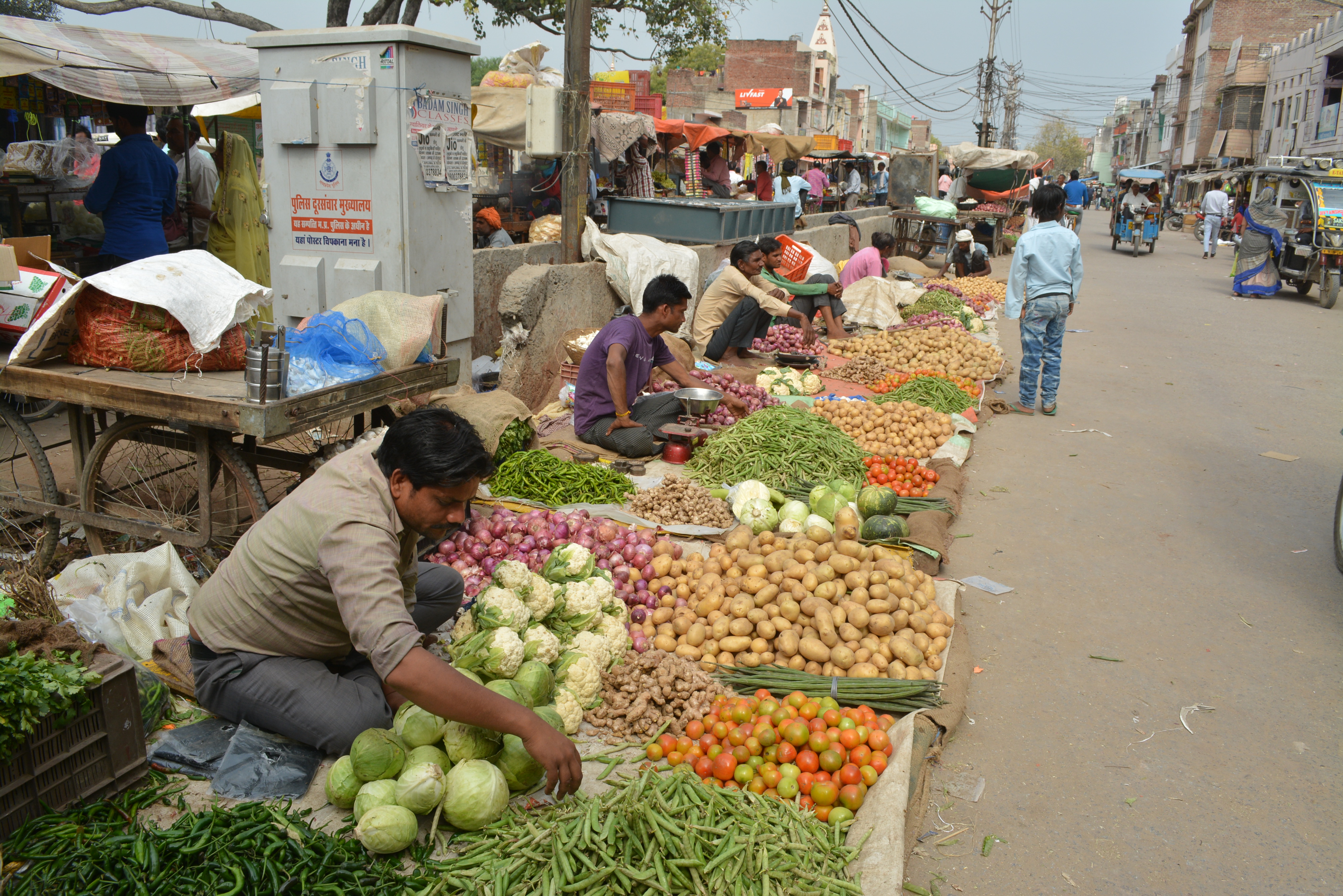 roads, vegetable market, trafic jam, mismanagement, morena news in hindi, mp news