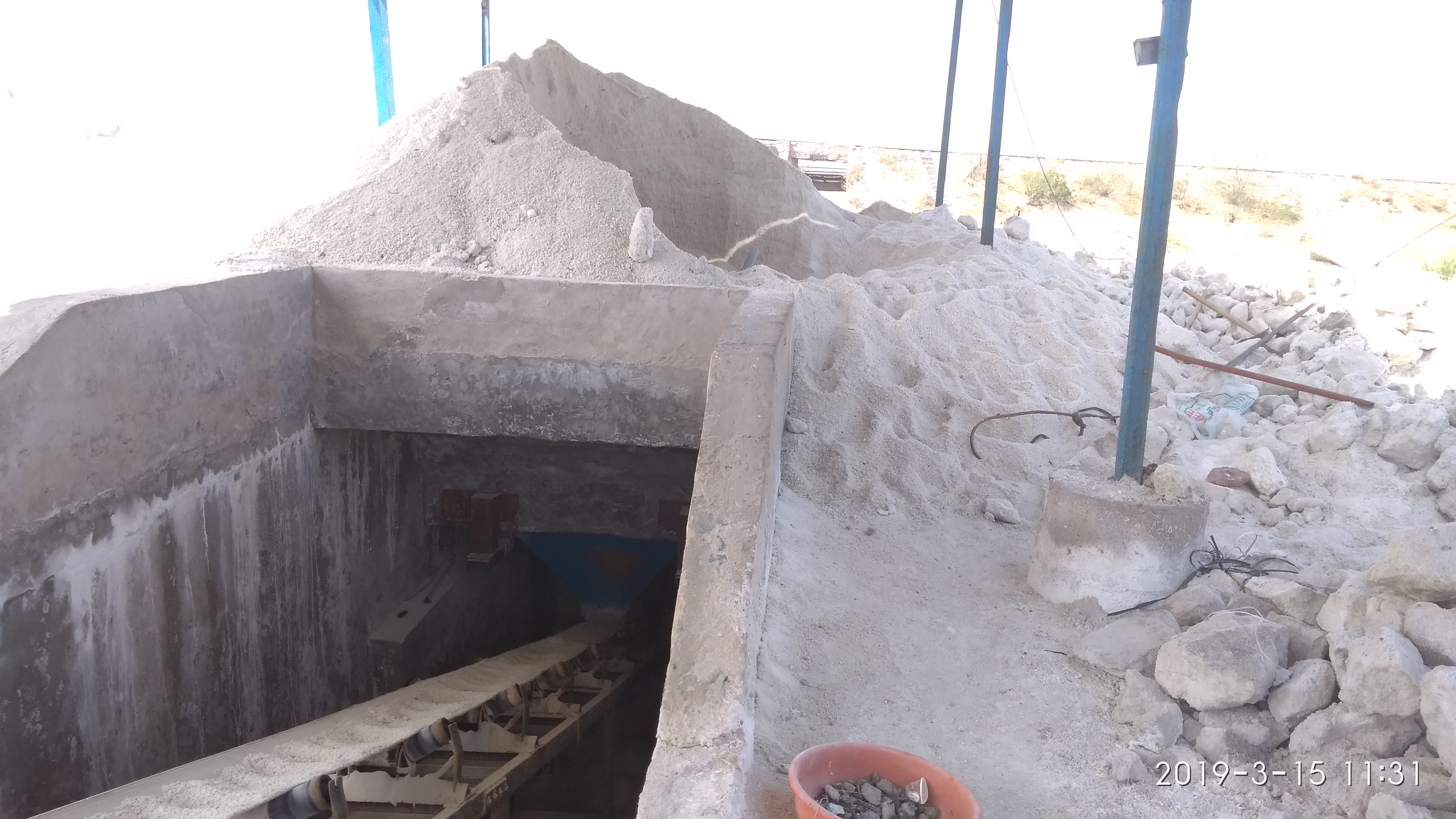 Female worker dies due to suppressing salt pile