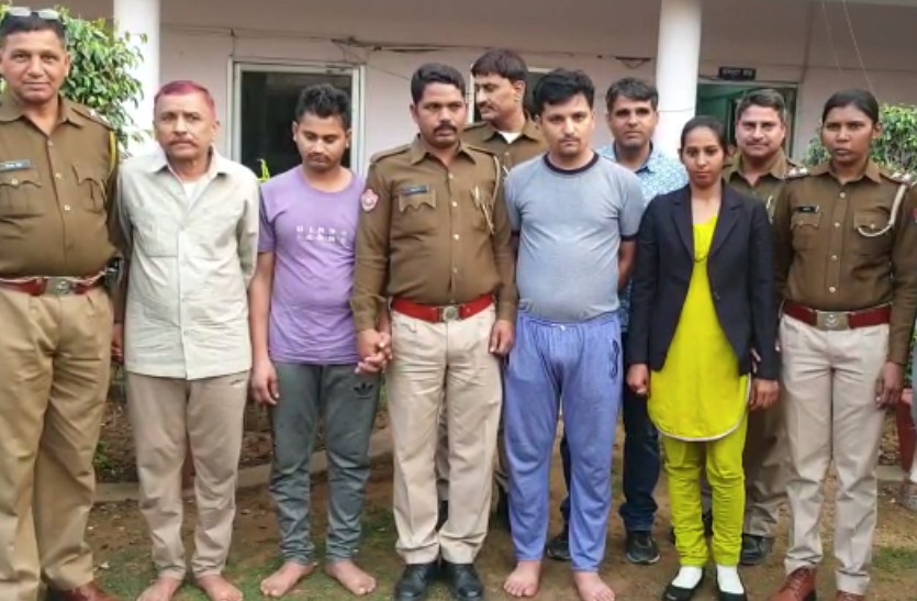 fake income tax officer